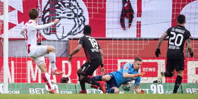 Osako bringt Köln mit 1:0 in Führung. Osako bringt Köln mit 1:0 in Führung.