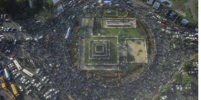 Die Luftaufnahme zeigt tausende Demonstranten während eines Protests gegen Präsident Ortega. Nicaragua