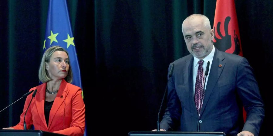 EU-Aussenbeauftragte Federica Mogherini bei einem Besuch in Albanien. Hier mit Ministerpräsident Edi Rama.