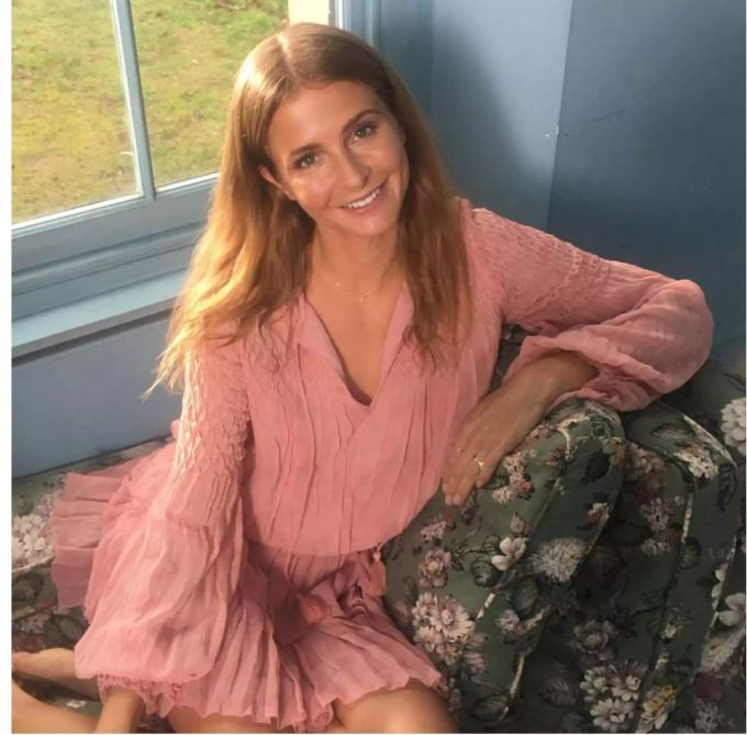 Millie Mackintosh musste die Hochzeitszeremonie zuhause am Fernsehen anschauen. Millie Mackintosh musste die Hochzeitszeremonie zuhause am Fernsehen anschauen.