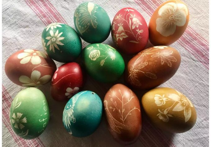 An Ostern kommen bei der Safierin Vreni Roffler hübsch verzierte Eier ins Nest. Ostereier