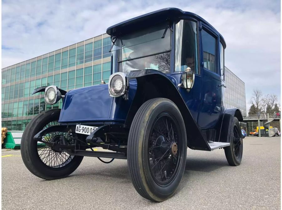 Das 100-jährige Elektroauto auf dem Campus der FHNW in Windisch AG.