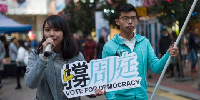 Agnes Chow bei einer Demonstration für mehr Demokratie. Agnes Chow bei einer Demonstration für mehr Demokratie.