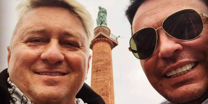 Lückenlose Beisserchen: Matthias Mangiapane zeigt sein neues Gebiss. Lückenlose Beisserchen: Matthias Mangiapane zeigt sein neues Gebiss.