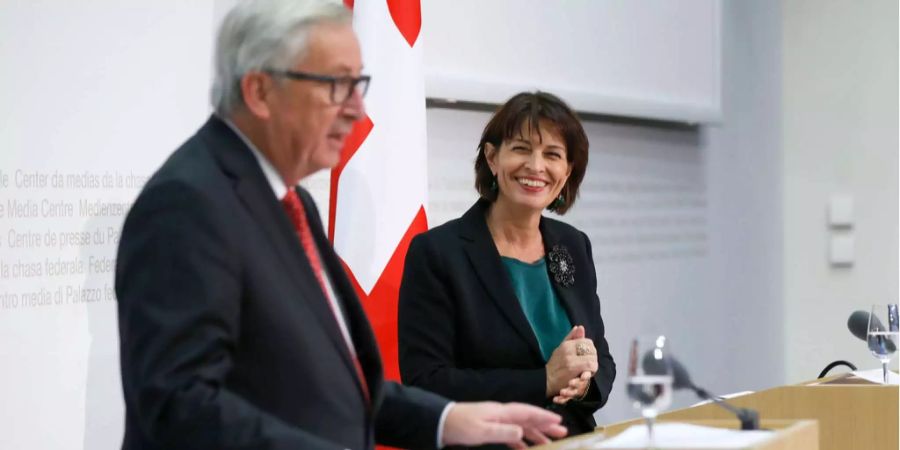 Ein Bild aus glücklicheren Zeiten: Im November verstanden sich EU-Chef Juncker und die damalige Bundespräsidentin Leuthard noch prächtig. Im Dezember sorgte dann der EU-Entscheid zur Börsenäquivalenz  für Verstimmung.