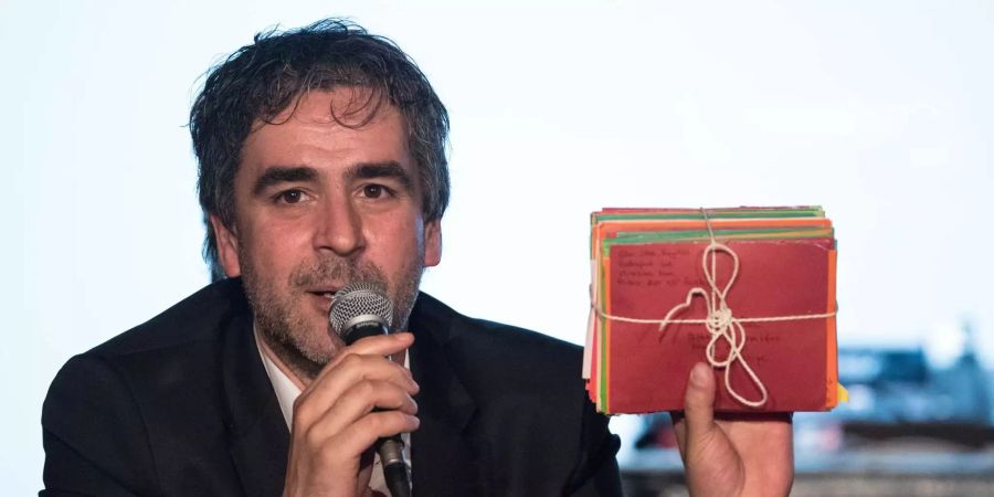 Deniz Yücel feierte am Sonntag seine Freiheit an einer Lesung in Berlin.