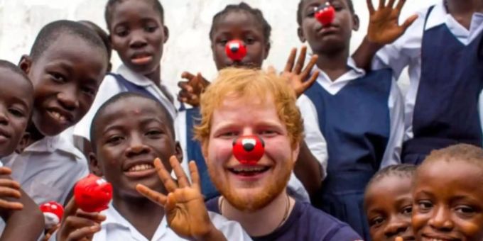 Die Geschichte rührt ihn zu Tränen - Ed Sheeran hilft Strassenjungen