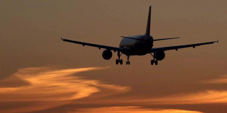 Ein Linienflugzeug ist nach der Landung in Nepal verunglückt. (Symbolbild)