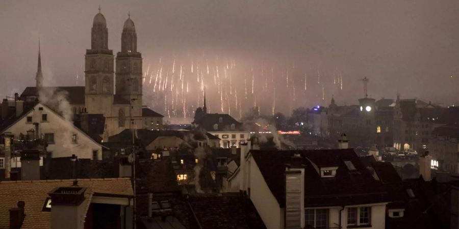 Letztes Jahr verschwand das Feuerwerk im Nebel.