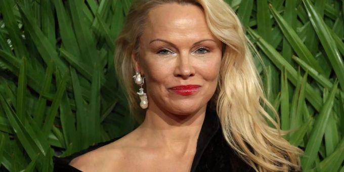Pamela Anderson gebotoxt - Hier platzt ein Männertraum