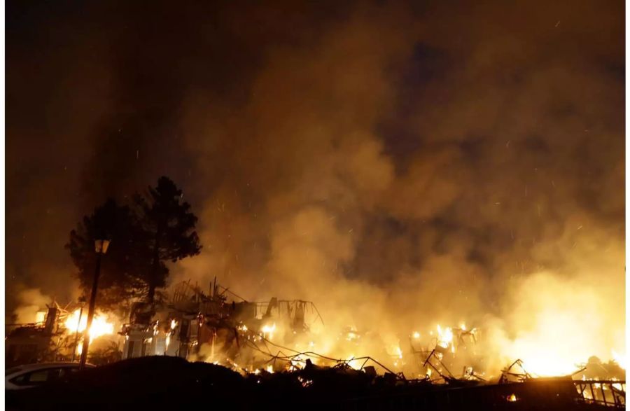 Ganze Siedlungen sind schon dem Feuer zum Opfer gefallen.