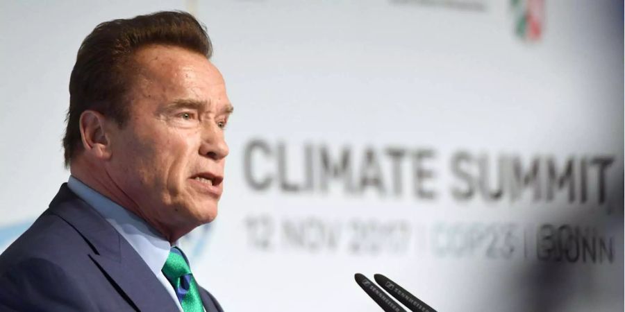 Der ehemalige kalifornische Gouverneur Arnold Schwarzenegger spricht an der Weltklimakonferenz in Bonn.