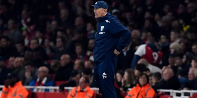 Pulis stand seit 2015 an der Seitenlinie des Traditionsklubs. Pulis stand seit 2015 an der Seitenlinie des Traditionsklubs.