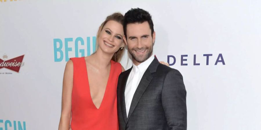 Behati Prinsloo und Adam Levine sind zum zweiten Mal Eltern geworden.