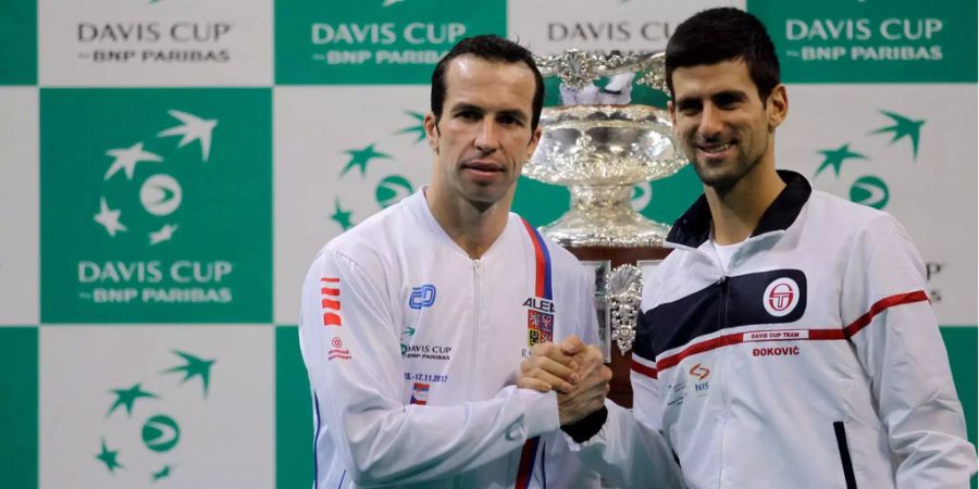 Radek Stepanek zusammen mit Novak Djokovic nach einer früheren Begegnung.