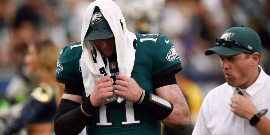 Die Philadelphia Eagles bangen um ihren Quarterback Carson Wentz. Ist sein Knie tatsächlich futsch, dürften sich die Super-Bowl-Träume in Luft auflösen.