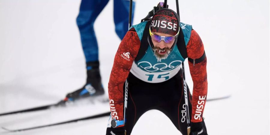 Erschöpft, aber glücklich: Benjamin Weger gelingt ein starkes Rennen in der Biathlon-Verfolgung.