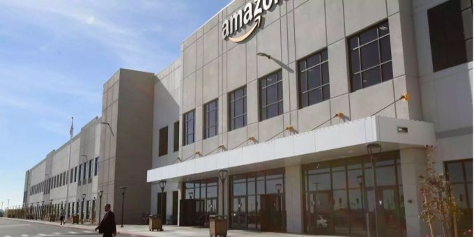 Amazon entlässt Mitarbeiter. Amazon entlässt Mitarbeiter.
