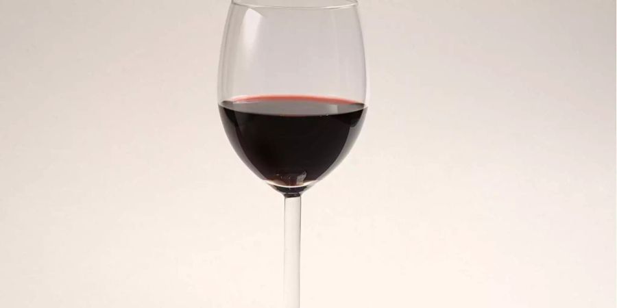 Ein Glas Rotwein. Quelle: Davide Restivo, Wikimedia Commons