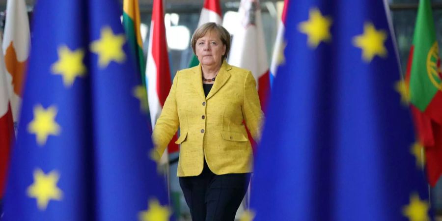 Angela Merkel beharrt darauf, dass im Krisenfall alle EU-Staaten Flüchtlinge aufnehmen.