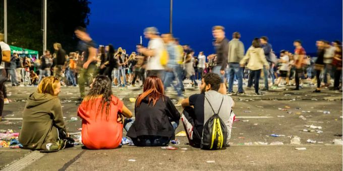 An der Street Parade kam es vor einem Jahr um Mitternacht zu einem Messerangriff. (Symbolbild) An der Street Parade kam es vor einem Jahr um Mitternacht zu einem Messerangriff. (Symbolbild)