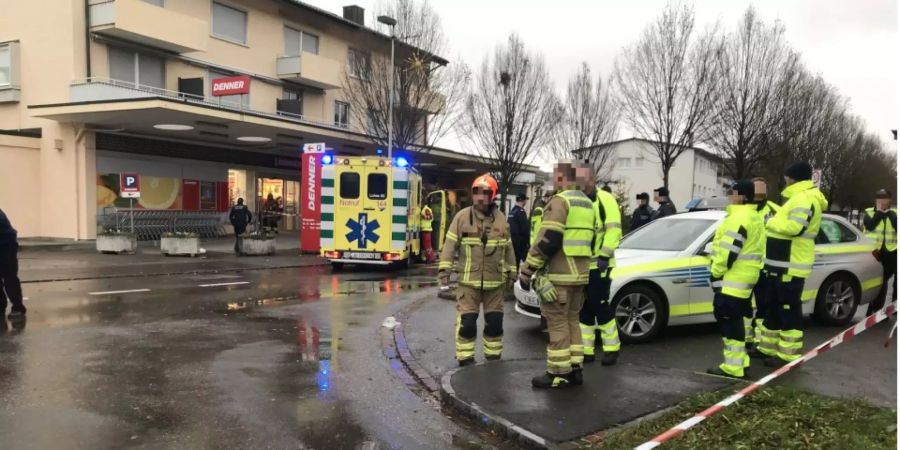 Die Unfallstelle vor dem Denner in Zurzach AG.