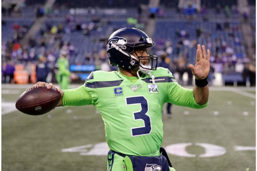 Seattle gewinnt das wichtige Spiel gegen die Vikings um die Wild-Card-Plätze am Ende klar mit 21:7. Zwar gelingt QB Wilson kein Touchdown, doch von Minnesota kam zu wenig, um ernsthaft um den Sieg mitzureden. Damit stehen die Seahawks mit acht Siegen und fünf Niederlagen auf dem zweiten Platz in der NFC West.