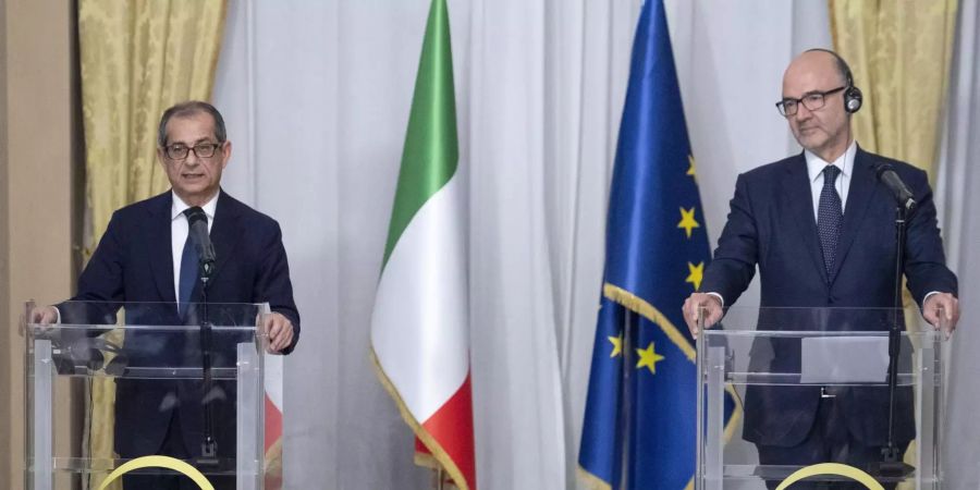 Giovanni Tria, italienischer Wirtschaftsminister, und Pierre Moscovici, EU-Wirtschaftskommissar, geben eine gemeinsame Pressekonferenz.