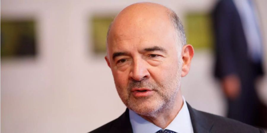 Pierre Moscovici, Finanzkommissar der EU, gibt der Presse Auskunft.