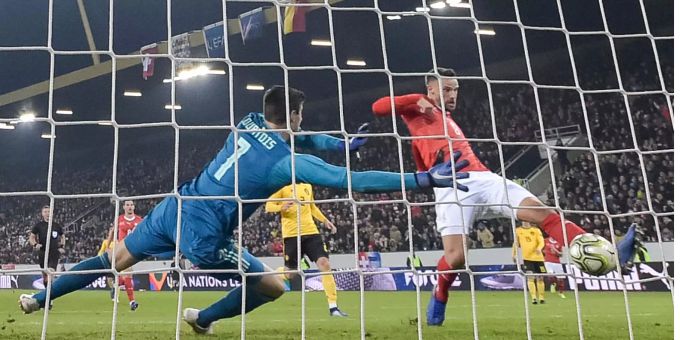 Haris Seferovic drückt den Ball zum 2:2 über die Linie. Haris Seferovic drückt den Ball zum 2:2 über die Linie.