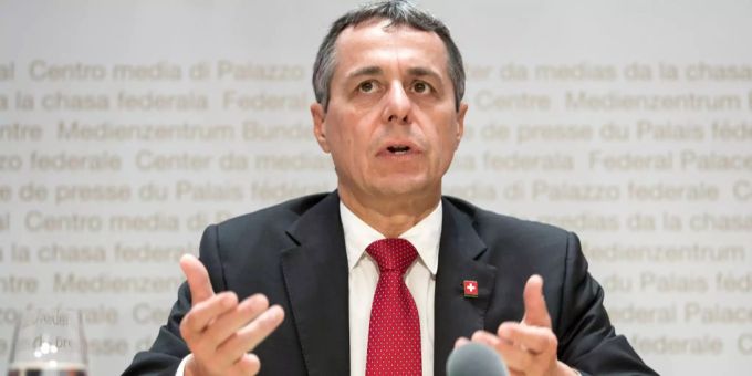 Aussenminister und Bundespräsident Ignazio Cassis. päpstliche schweizergarde