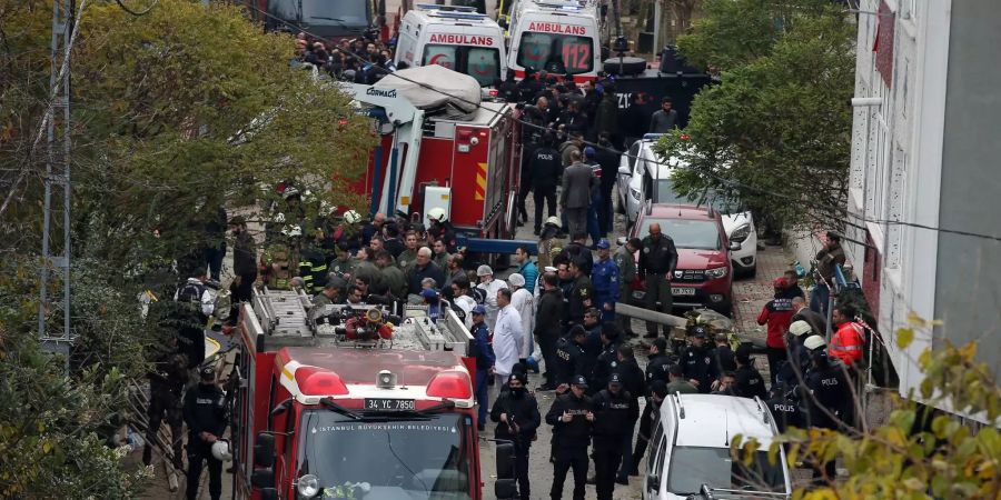 Polizei und Feuerwehr im Einsatz.