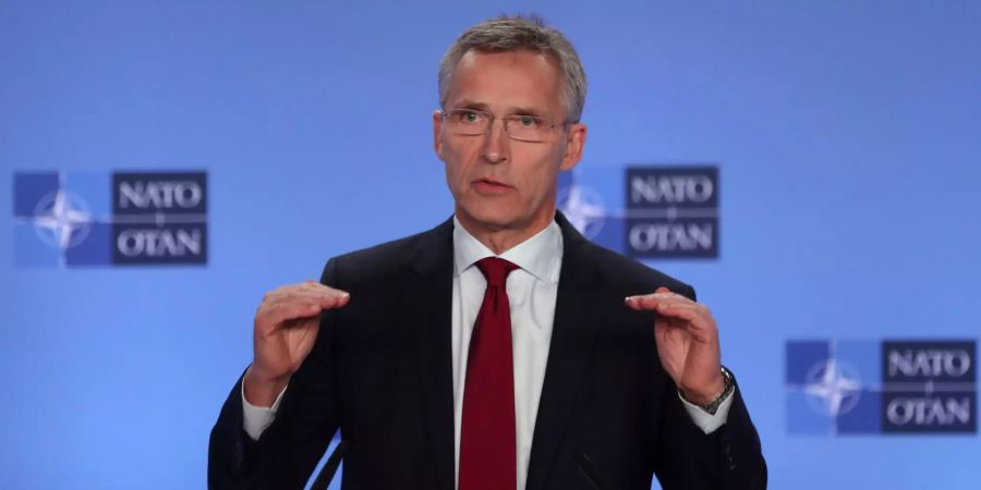 Jens Stoltenberg, NATO-Generalsekretär, spricht bei einer Pressekonferenz im NATO-Hauptquartier in Brüssel.