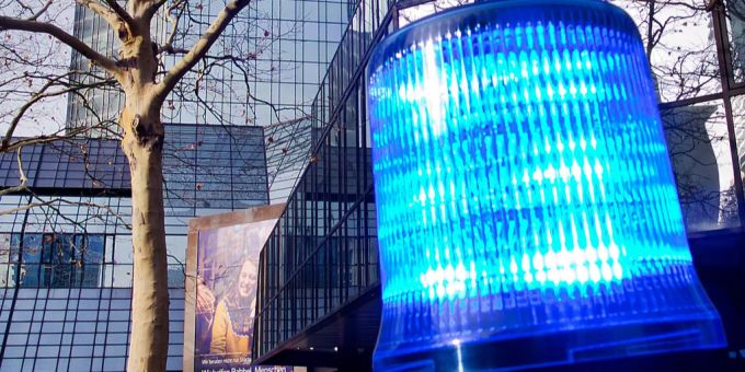 Die Razzia bei der Deutschen Bank ist noch nicht abgeschlossen. Razzia bei der Deutschen Bank.