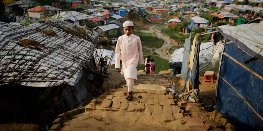 Ein Rohingya-Kind in einem Flüchtlingslager.