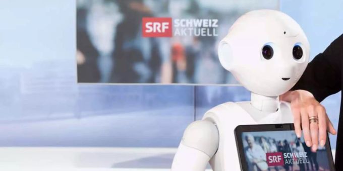 Er moderiert «Schweiz Aktuell» - SRF findet seinen Roboter  «dumm wie Stroh»