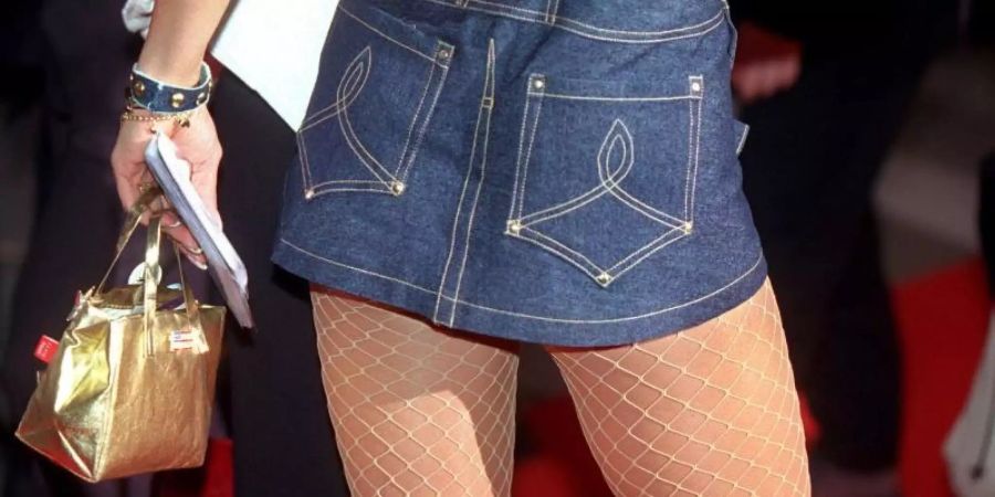 Seit den 1960er Jahren ist der Minirock immer wieder Fashion-Statement. Foto: Kalaene Jens
