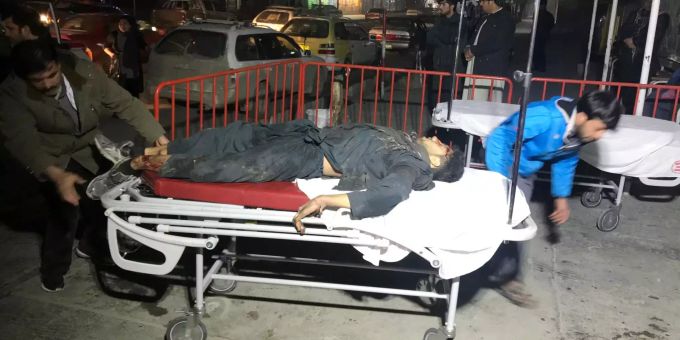 Eine Autobombe in Kabul führte zu Dutzenden Verletzten und mindestens vier Toten. Eine Autobombe in Kabul führte zu Dutzenden Verletzten.
