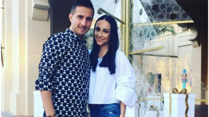 Mario Gavranovic und seine Anita strahlen in die Kamera. Mario Gavranovic und seine Anita strahlen in die Kamera.
