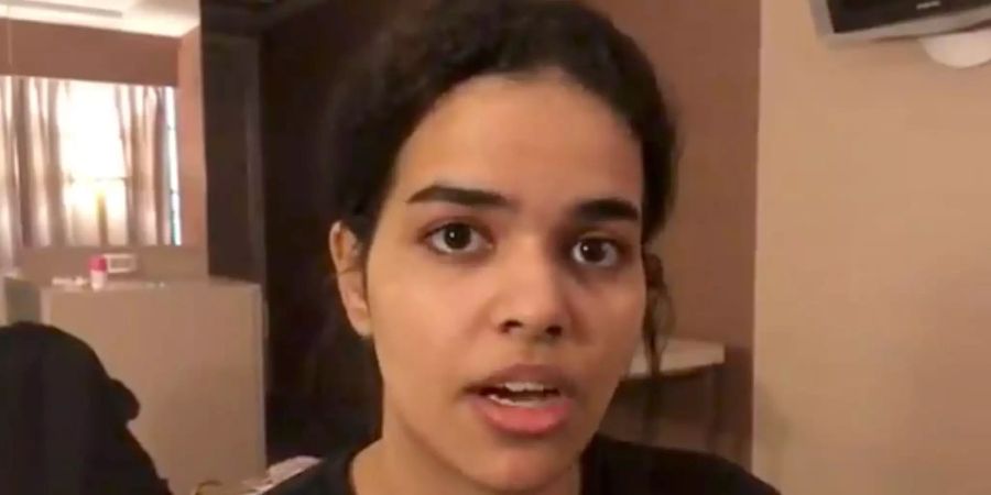 Rahaf Mohammed al-Kunun in einem Hotelzimmer am internationalen Flugha