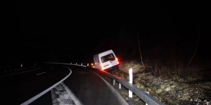 Der Unfallverursacher blieb unverletzt.