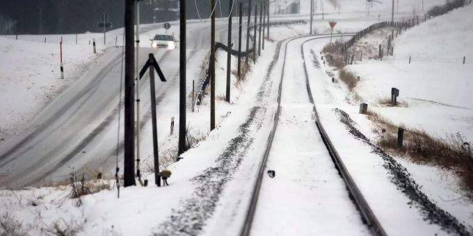 Wegen Schnee - Viele Bahnstrecken im südlichen Bayern gesperrt