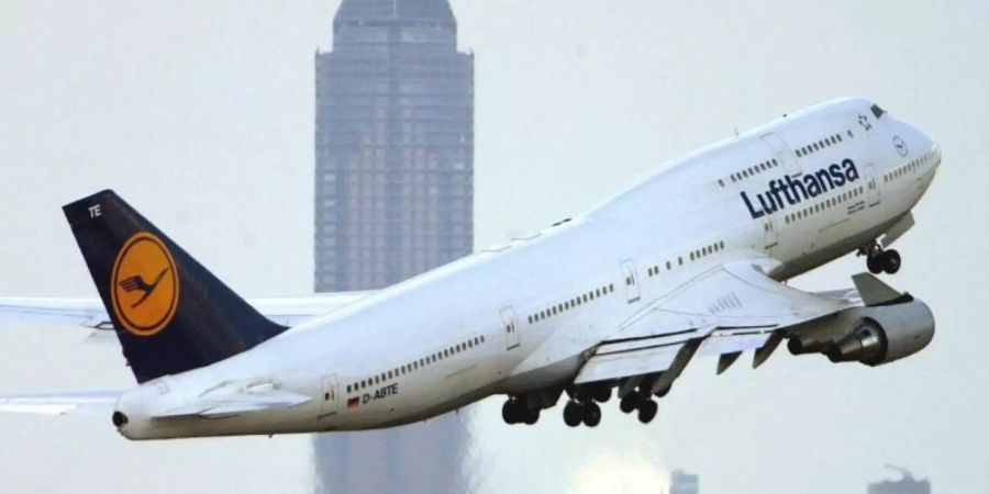 Vor 50 Jahren hob sich erstmals eine Boeing 747 in die Luft. Schnell wurde die «Königin der Lüfte» dann zum dominierenden Passagierflugzeug der Welt. Auch bei Lufthansa veränderte der Jumbo das Geschäft radikal. Foto: Boris Roessler