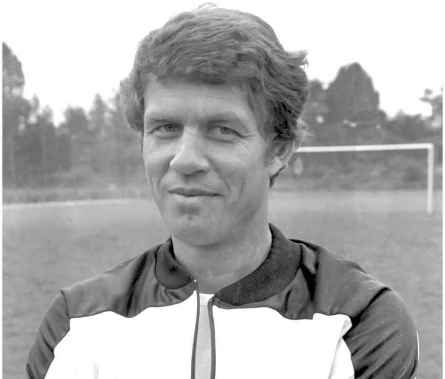 Der damalige Düsseldorfer Trainer Otto Rehhagel, aufgenommen während des offiziellen Fototermins für die Sasion 1980/81.