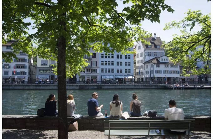 Die Limmat leidet unter den Temperaturen - Keystone Die Limmat leidet unter den Temperaturen - Keystone