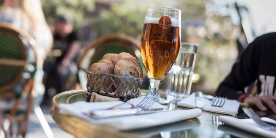 In Nordeuropa wird das Bier knapp. Brauereien fahren ihre Produktion herunter.