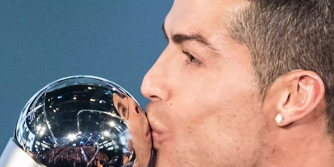 In den letzten zehn Jahren wurde entweder Ronaldo... In den letzten zehn Jahren wurde entweder Ronaldo...