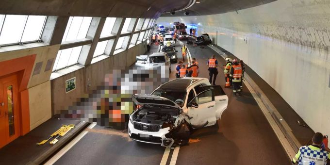 Nufenen GR - Kollision in Tunnel fordert mehrere Verletzte
