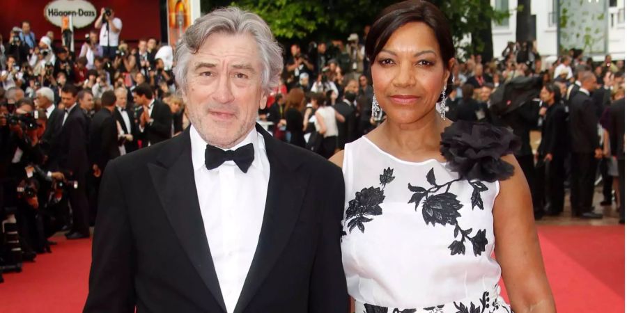 Robert De Niro und seine Ehefrau Grace Hightower treffen zur Vorführung des Films «Pirates» auf dem roten Teppich der 64. Internationalen Filmfestivals von Cannes ein.