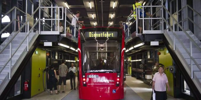Bern - Bernmobil macht Rennen vor Postauto Schweiz